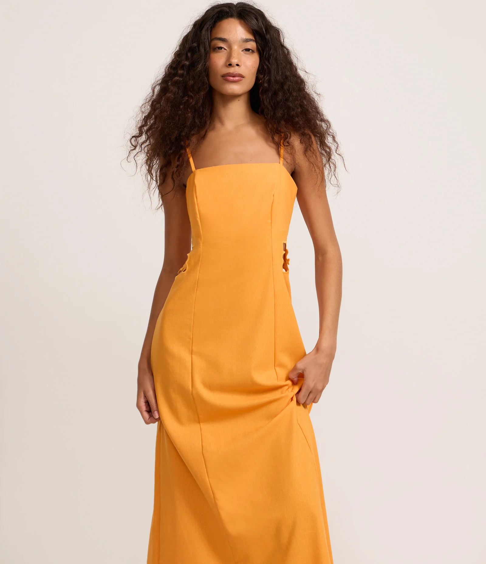 Vestido Longo com Decote Quadrado e Bordado Lateral Laranja